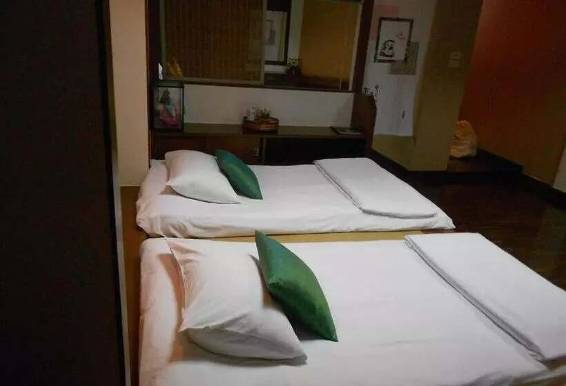 デラックスファミリールーム, B.s. Court Hotel Sathorn