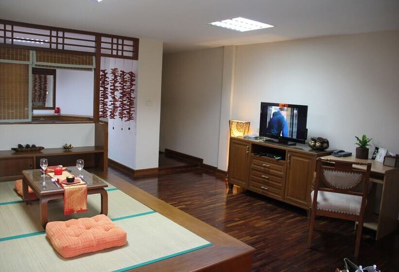 Номер Deluxe, B.s. Court Hotel Sathorn