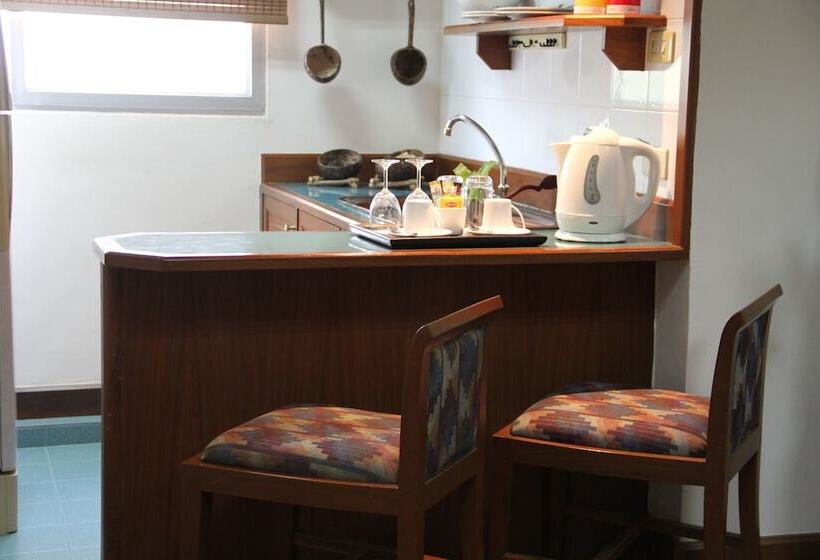 Номер Executive, B.s. Court Hotel Sathorn