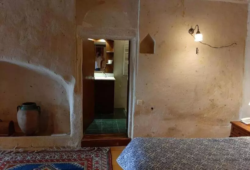 سوئیت جونیور با تراس, Elkep Evi Cave