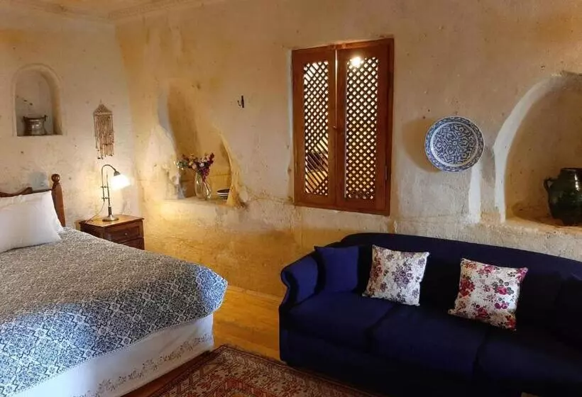 سوئیت جونیور با تراس, Elkep Evi Cave