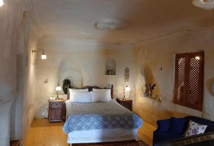 سوئیت جونیور با تراس, Elkep Evi Cave