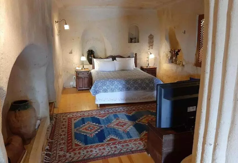 سوئیت جونیور با تراس, Elkep Evi Cave