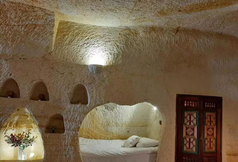 اتاق خانوادگی, Elkep Evi Cave