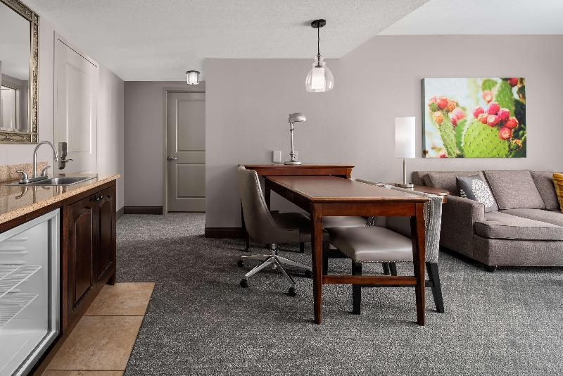 Suite Llit King, Embassy Suites San Antonio Riverwalk Downtown