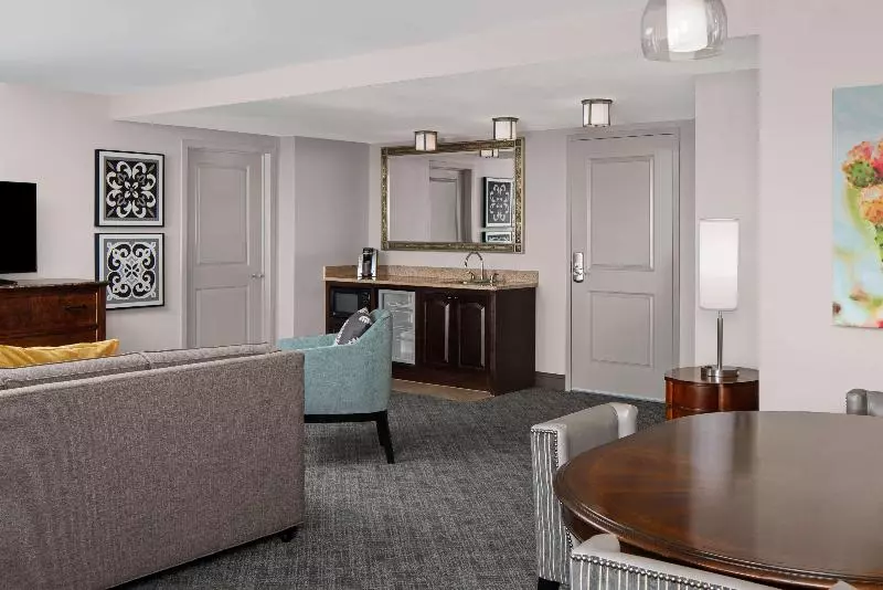 リバービュースイート, Embassy Suites San Antonio Riverwalk Downtown