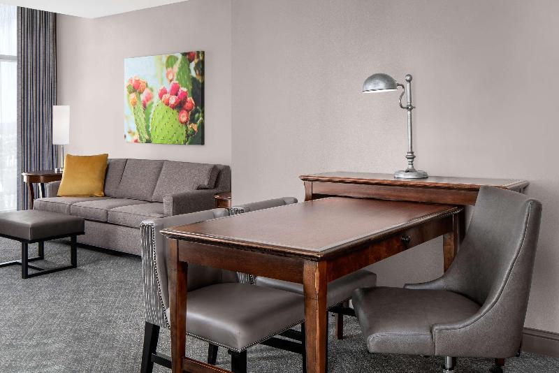 סוויטה עם נוף לנהר, Embassy Suites San Antonio Riverwalk Downtown