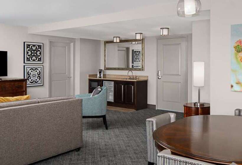 סוויטה עם נוף לנהר, Embassy Suites San Antonio Riverwalk Downtown