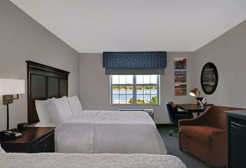 Standard-huone 2 Parivuodetta, Hampton Inn Bath