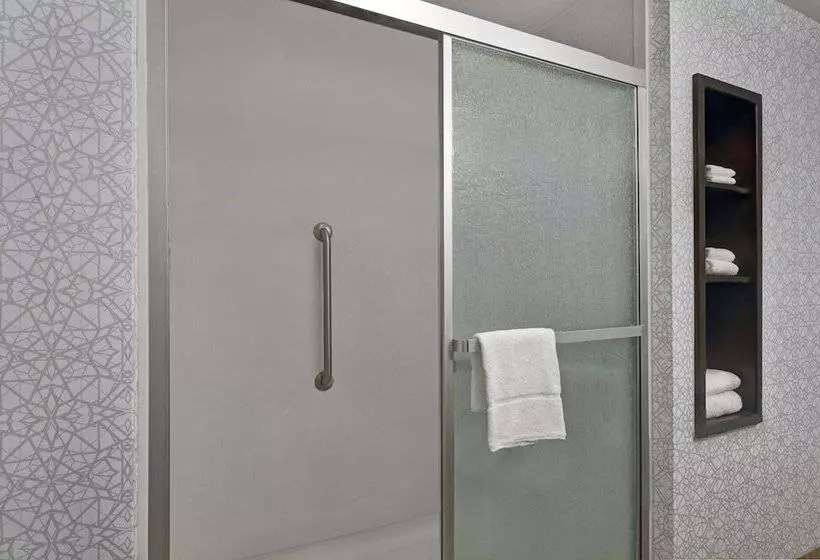 Standard-studio Parivuode, Hampton Inn Bath