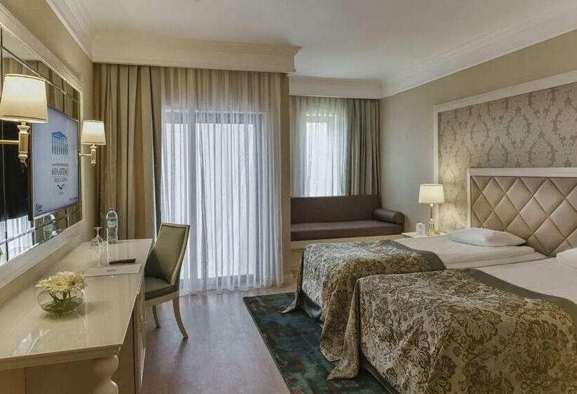 اتاق ساده سه‌ نفره, Kaya Artemis Resort & Casino
