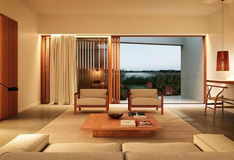 Suite with lake view, L'and Vineyards