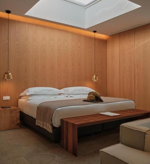 جناح مطل على البحيرة, L'and Vineyards