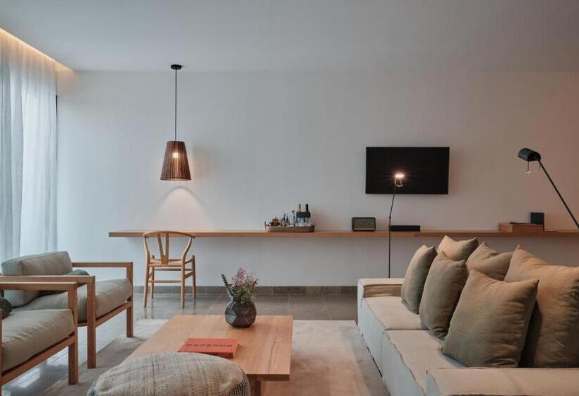 جناح مطل على البحيرة, L'and Vineyards