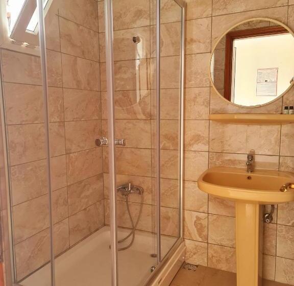 غرفة قياسية مطلّة علي البحر, Nagi Beach