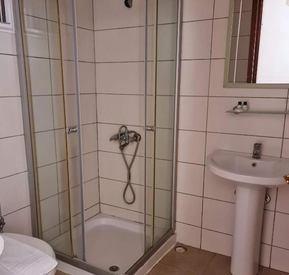 غرفة إقتصادية, Nagi Beach