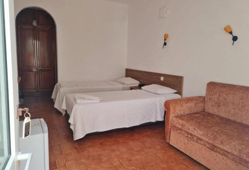 غرفة إقتصادية, Nagi Beach