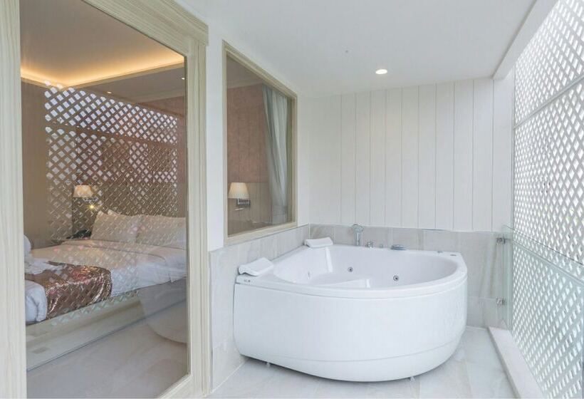 Quarto deluxe com hidromassagem, The Sea Cret Hua Hin