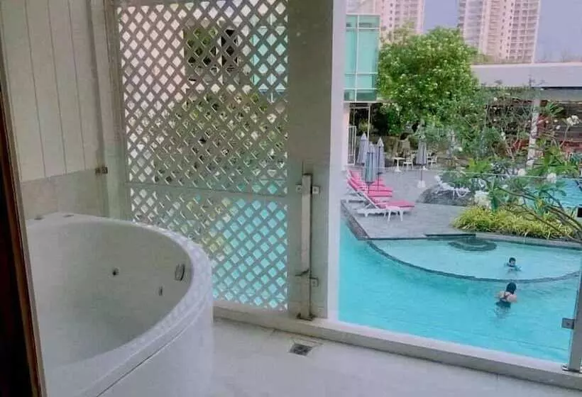 اتاق لوکس با وان آب گرم, The Sea Cret Hua Hin