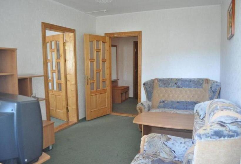 استودیوی لوکس, Vlasta