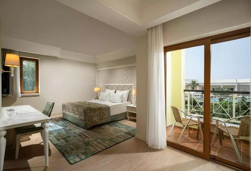 Standard Neljän Hengen Huone, Kaya Artemis Resort & Casino
