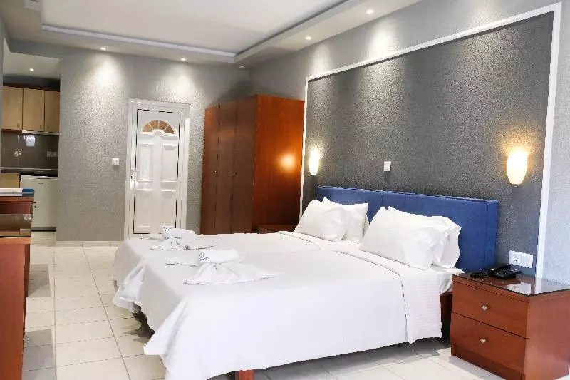 Deluxe-studio, Royal Hotel And Suites