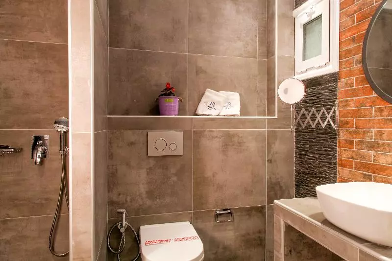 Deluxe-studio, Royal Hotel And Suites