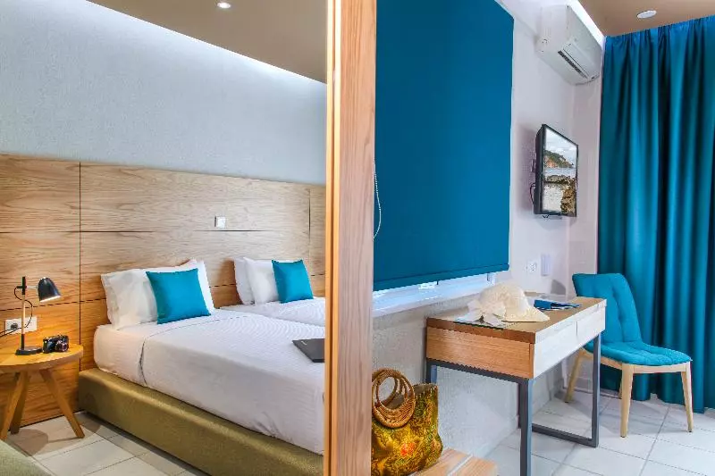 Deluxe-studio, Royal Hotel And Suites
