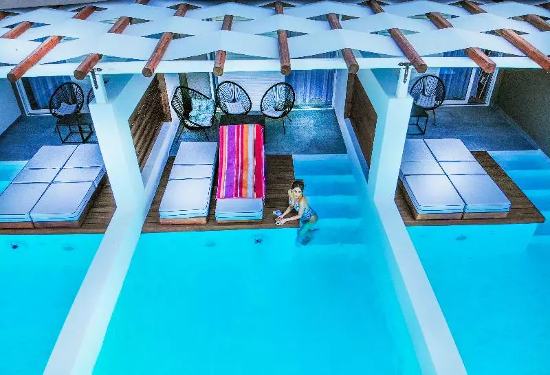 Juniorsviitti Uima-allas, Royal Hotel And Suites