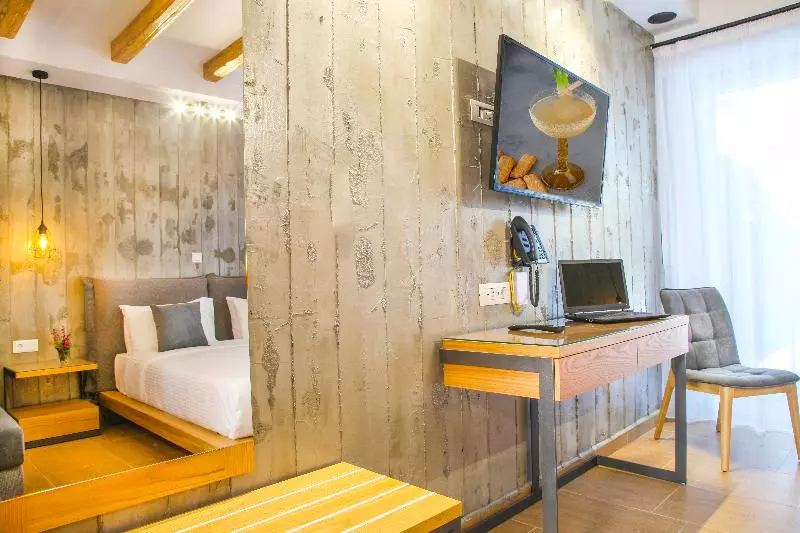 Juniorsviitti Uima-allas, Royal Hotel And Suites