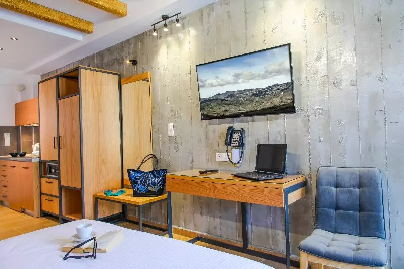 Juniorsviitti Uima-allas, Royal Hotel And Suites