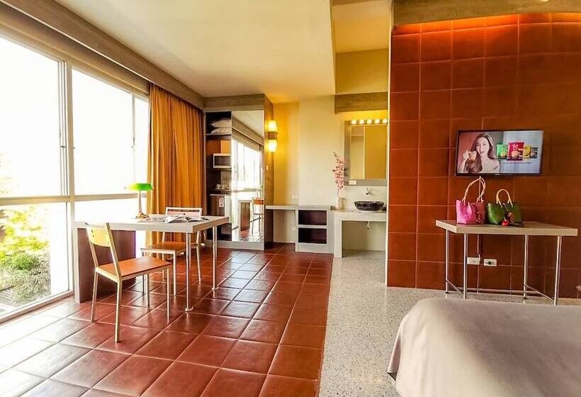 Номер Deluxe, Sino House Phuket Hotel Sha Plus