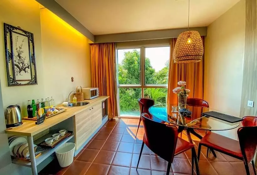 Executive Kolmen Hengen Huone, Sino House Phuket Hotel   Sha Plus