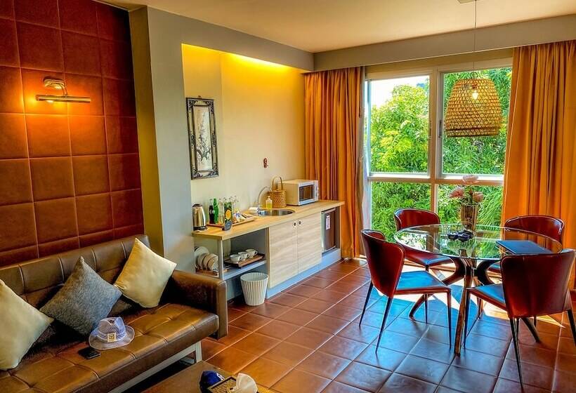 Трехместный Президентский, Sino House Phuket Hotel Sha Plus