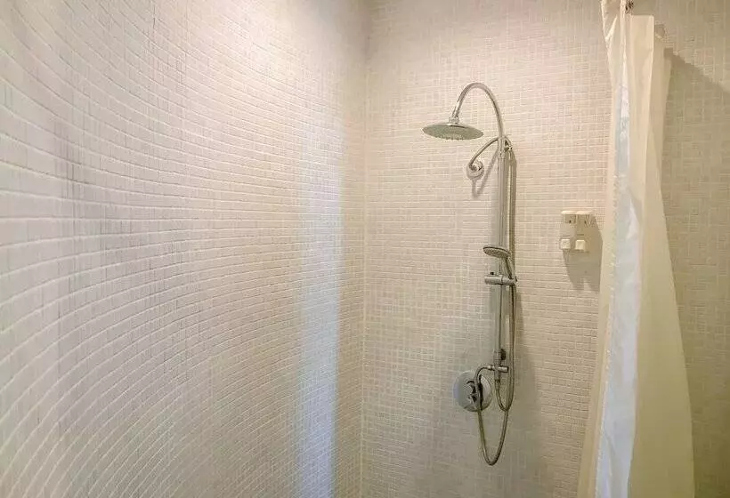 Deluxe Neljän Hengen Huone, Sino House Phuket Hotel   Sha Plus
