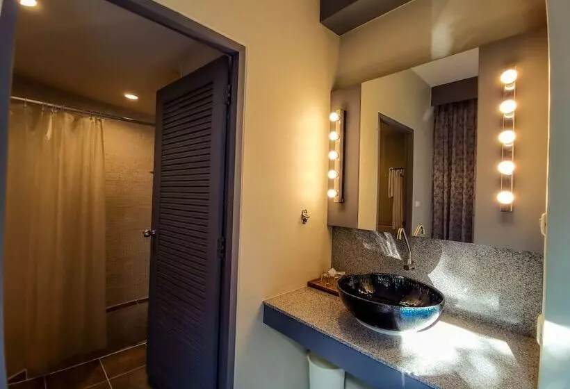 Deluxe Neljän Hengen Huone, Sino House Phuket Hotel   Sha Plus