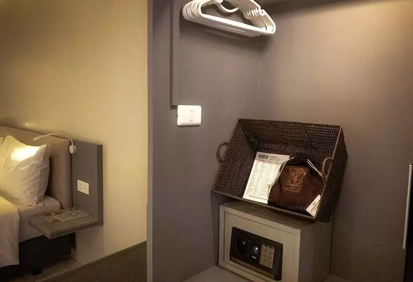 Deluxe Neljän Hengen Huone, Sino House Phuket Hotel   Sha Plus