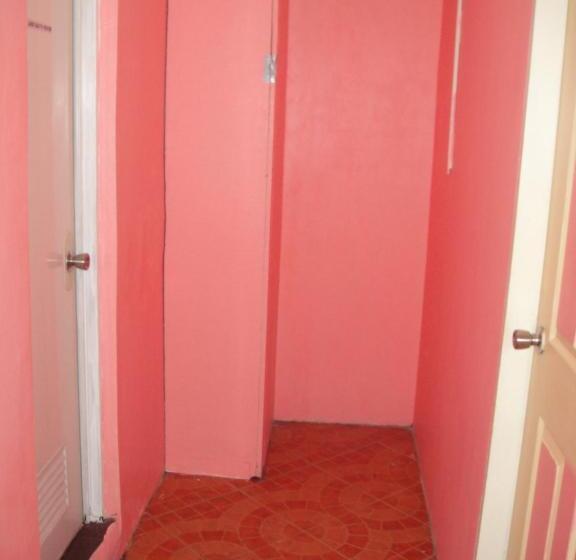 バスルーム共同エコノミー4人部屋, Jcp Room Rentals