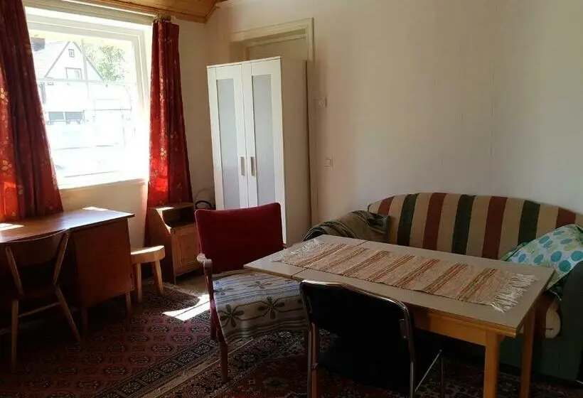 エコノミールーム, Perenner På Bakgården