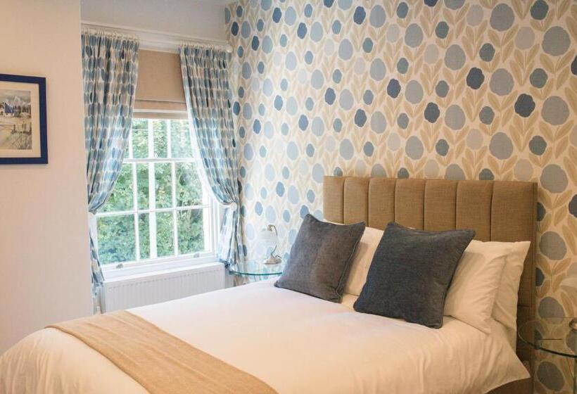 غرفة قياسية, The Old Parsonage