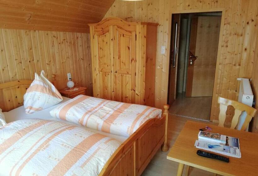 חדר סטנדרט עם מרפסת, Raffelwirt