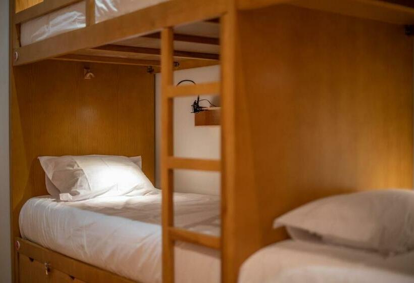 تختخواب در اتاق مشترک, Peach Hostel & Suites