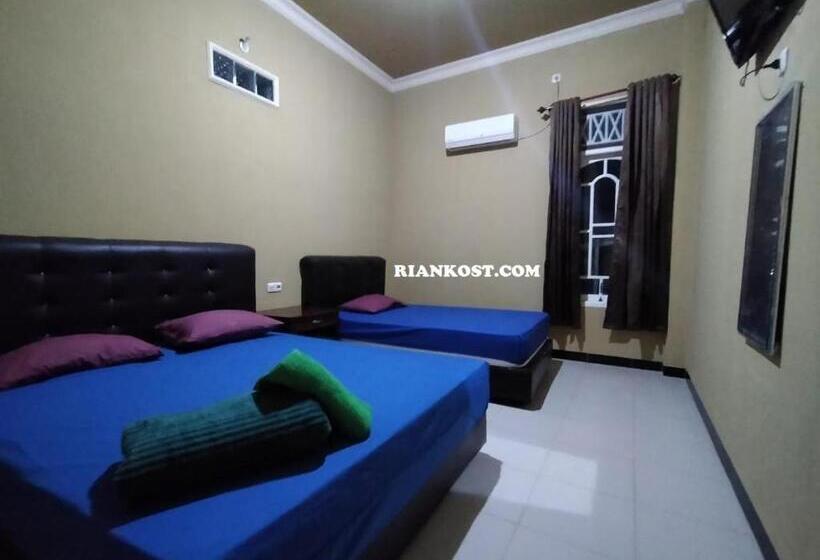 Familjerum, Rian Kost   Hotel Penginapan Murah Pusat Kota Palembang