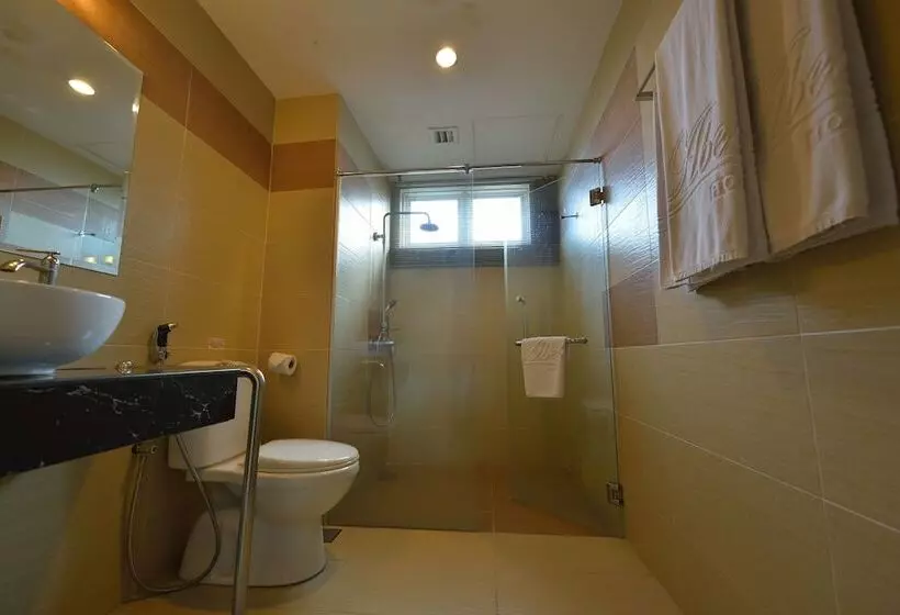 Deluxe Kolmen Hengen Huone, Abell Hotel Kuching