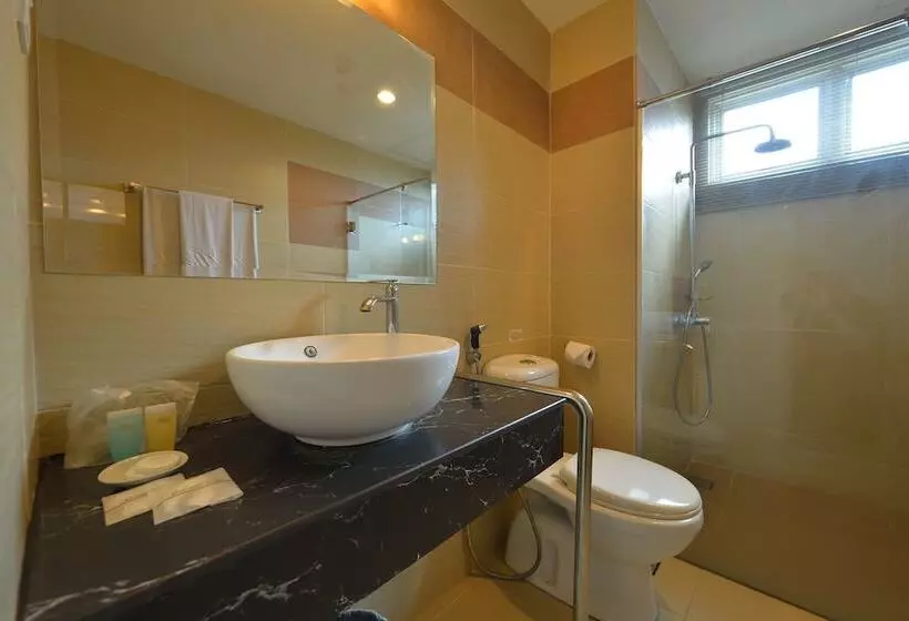 Deluxe Kolmen Hengen Huone, Abell Hotel Kuching