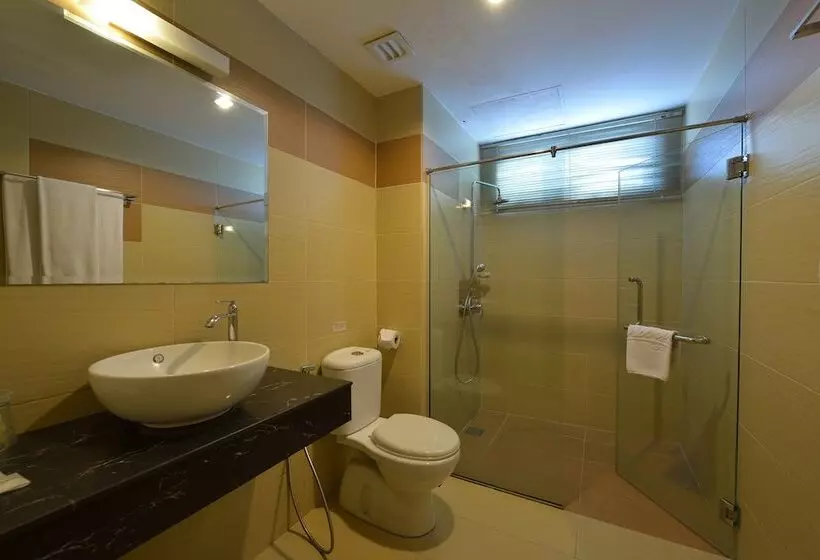 Deluxe Kolmen Hengen Huone, Abell Hotel Kuching