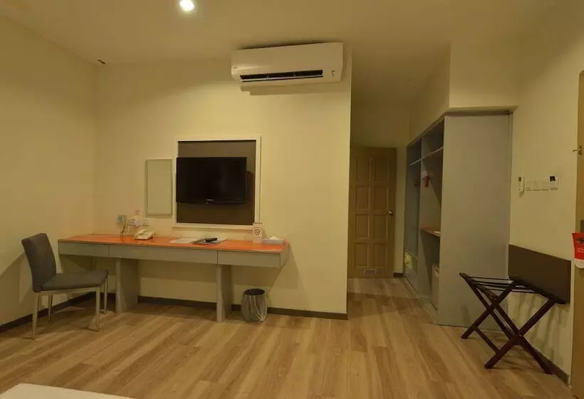 Deluxe Kolmen Hengen Huone, Abell Hotel Kuching