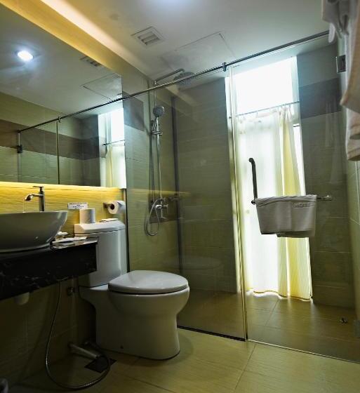 اتاق دلوکس با تخت کینگ و چشم‌انداز شهر, Abell Hotel Kuching