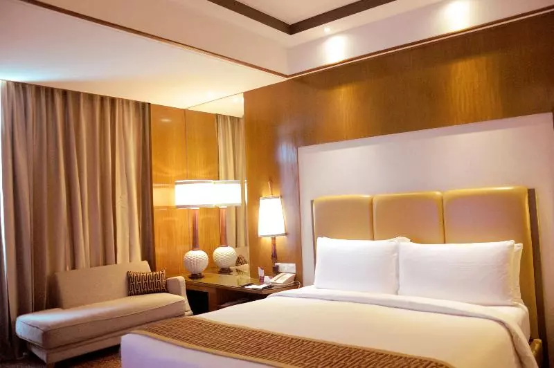 キングサイズベッドのスタンダードルーム, Crowne Plaza New Delhi Okhla, An Ihg