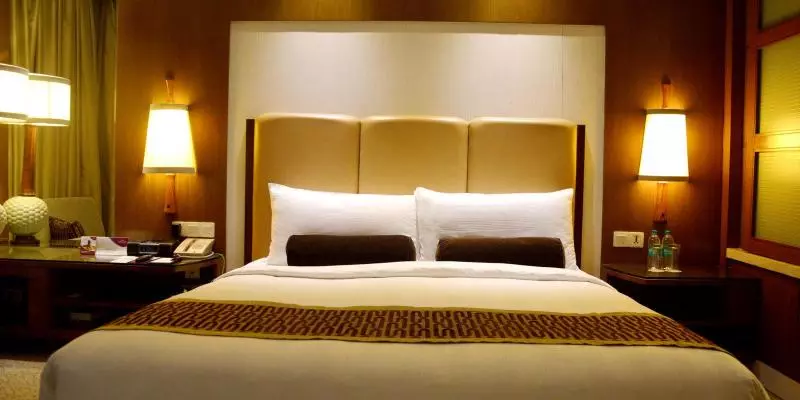 キングサイズベッドのスタンダードルーム, Crowne Plaza New Delhi Okhla, An Ihg